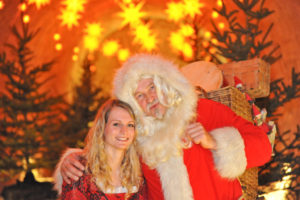 Sebastian-Thiel-Weihnachtsmann-Engel-Kasematten-1024x681